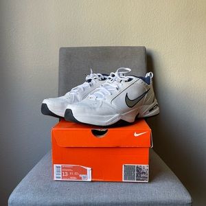 NIKE AIR MONARCH IV